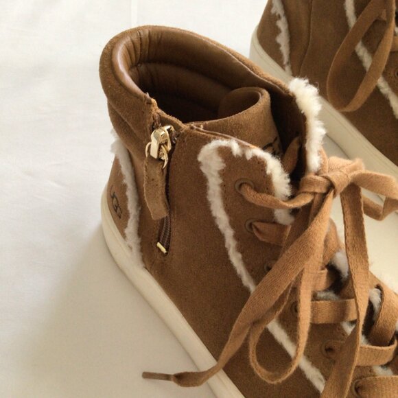 UGG Fleece-lined Waterproof High Tops Tan Sz. 8.5 - Picture 2 of 10